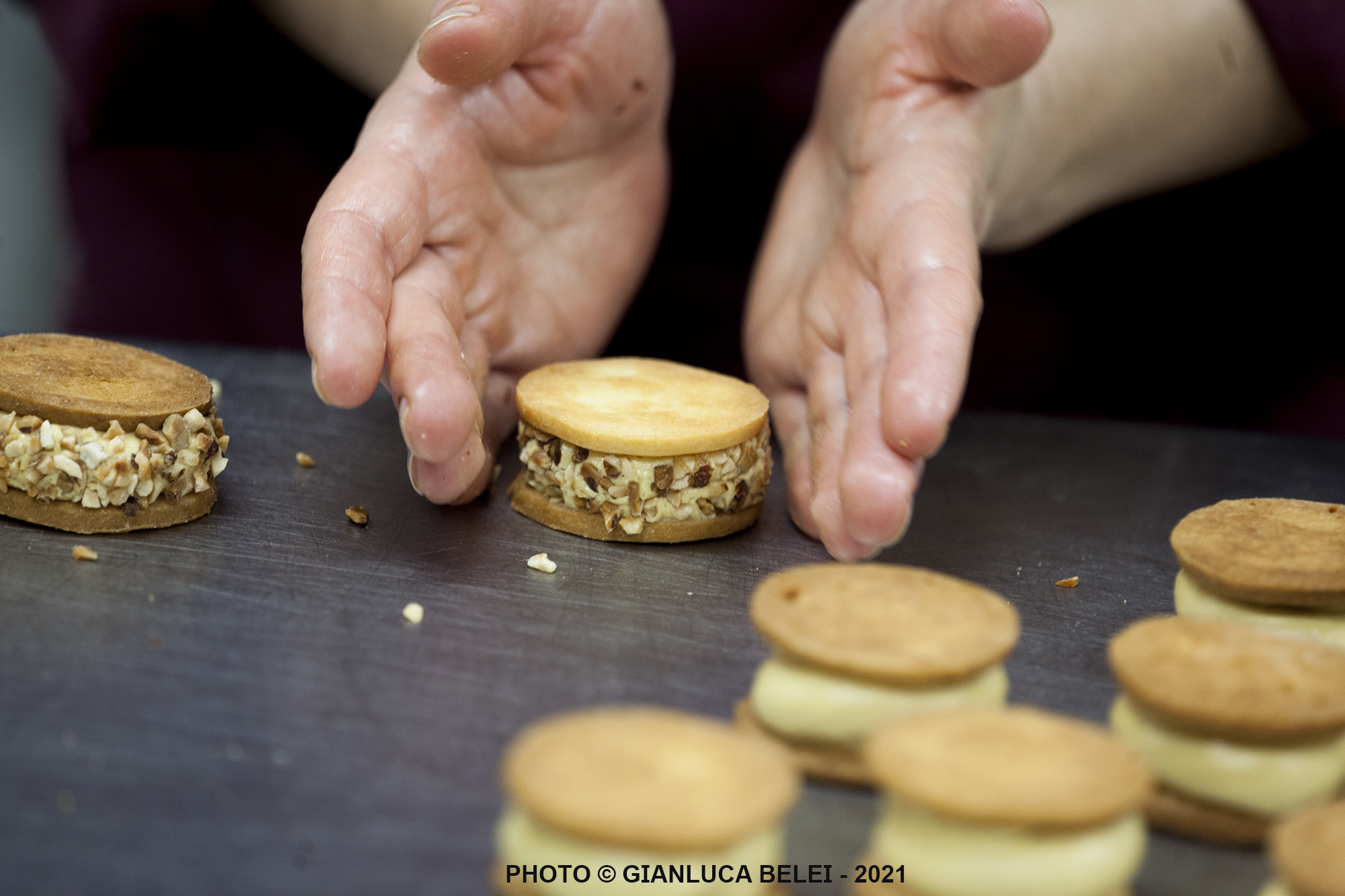 Produzione artigianale nel laboratorio di pasticceria